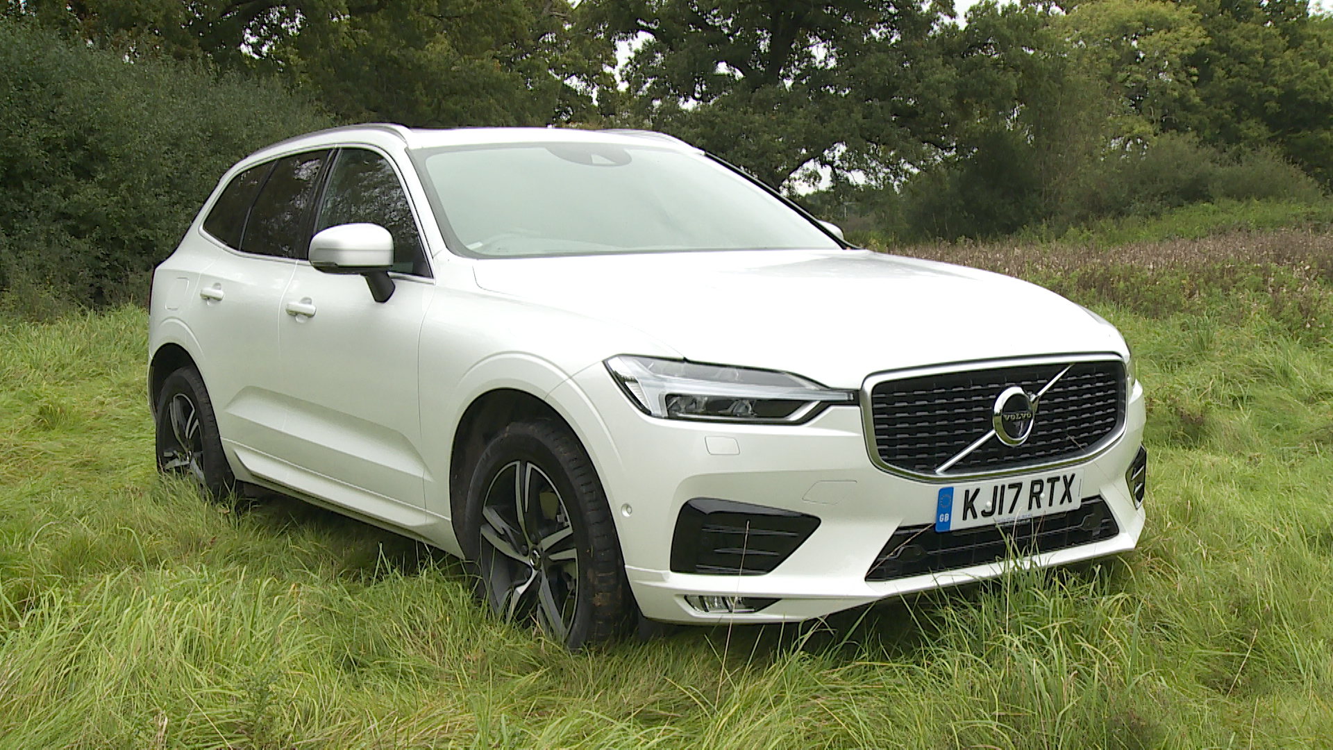 VOLVO XC60 ESTATE 2.0 B5P Core 5dr AWD Geartronic